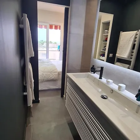 Face Et Plages Avec Terrasse.